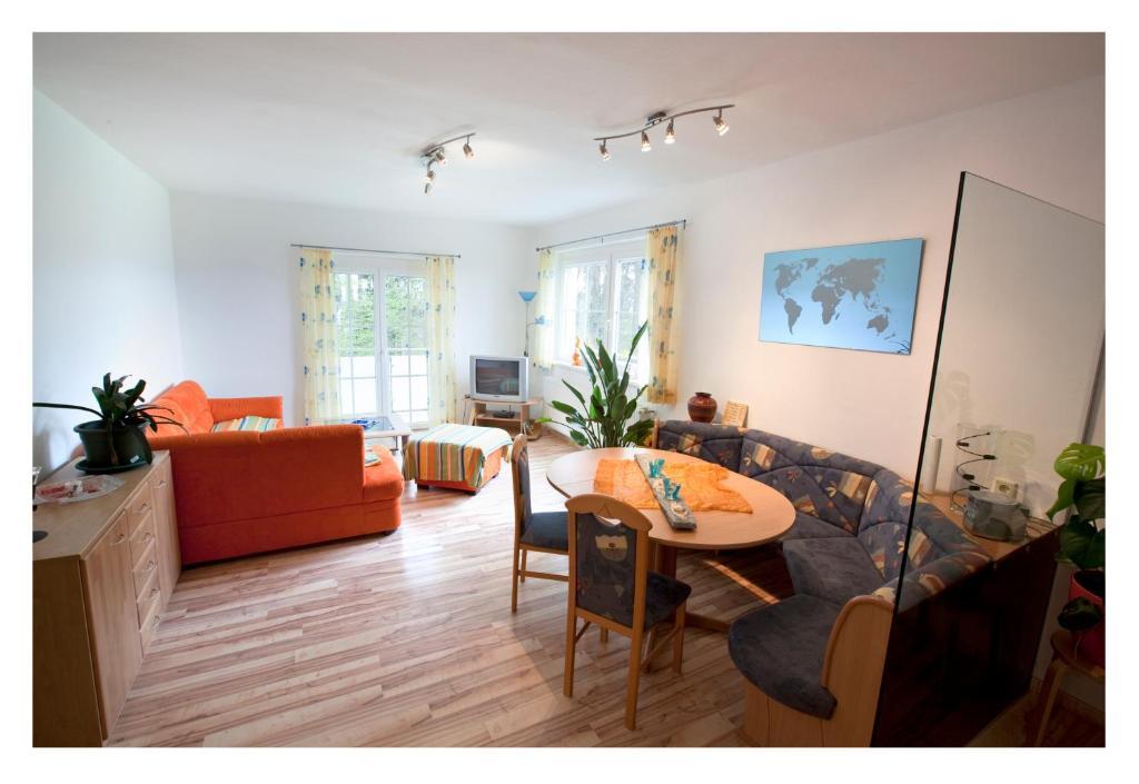Seeblick Susanne Schiefling am Wörthersee Zimmer foto