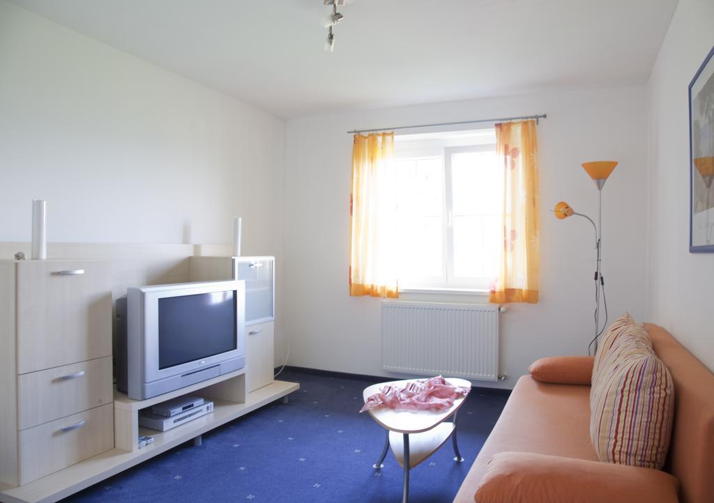 Seeblick Susanne Schiefling am Wörthersee Zimmer foto